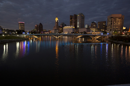night time view of the columbus ohio skyline with the new rich street bridge in the foreground